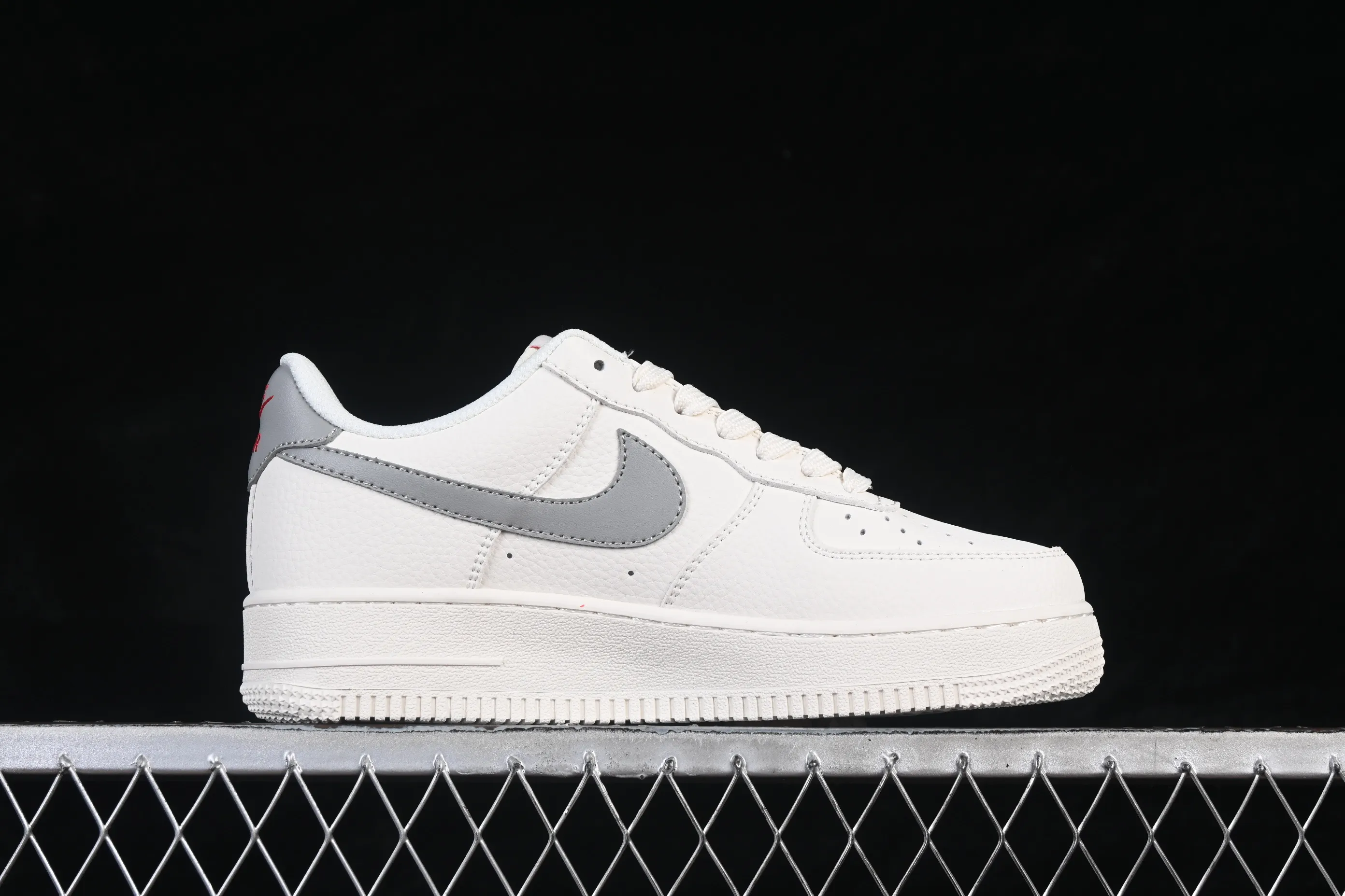 All categories Nk Air Force 1 Air Force series Nk Air Force 1 Low Air Force low top Nike Air Force 1'07 Low North Face co-branded beige gray red label Air Force 1 low top casual sneakers MM3399-802